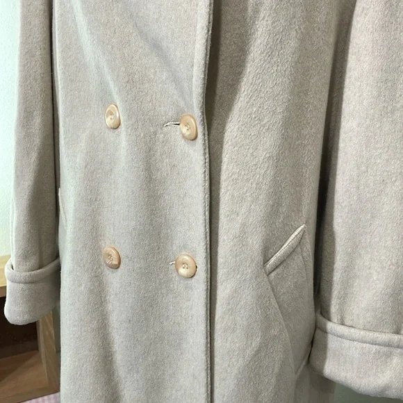 Stunningly Beautiful Wool Blend Coat Long Made in USA Cream/Off White/Tan